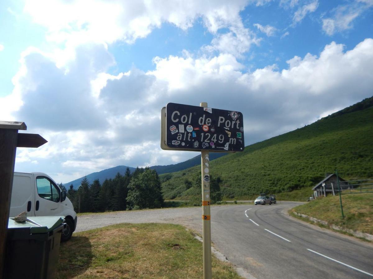Les Chalets De Montorgueil Saurat Exterior foto